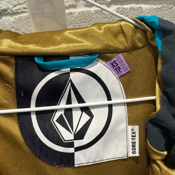 Volcom Winter Jacket - Picture 2 of 2